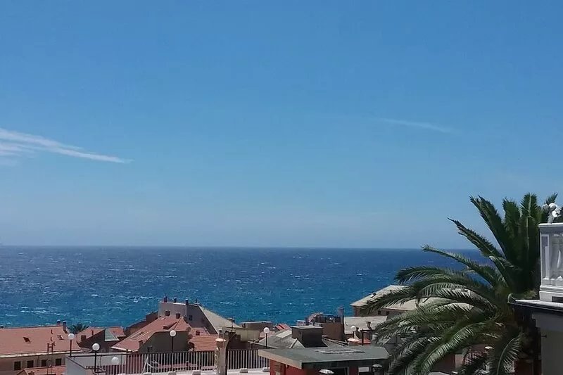 Apartment with sea view, 5 minutes from the beach