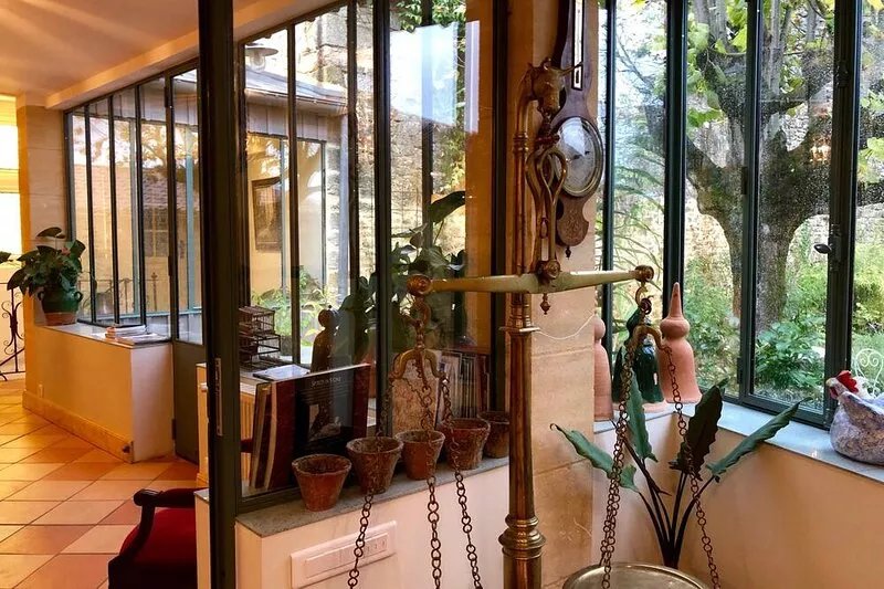 Large air-conditioned house, garden, jacuzzi and swimming pool, in Domme.