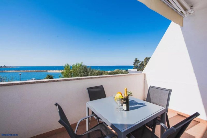 Apartments By The Sea Semy