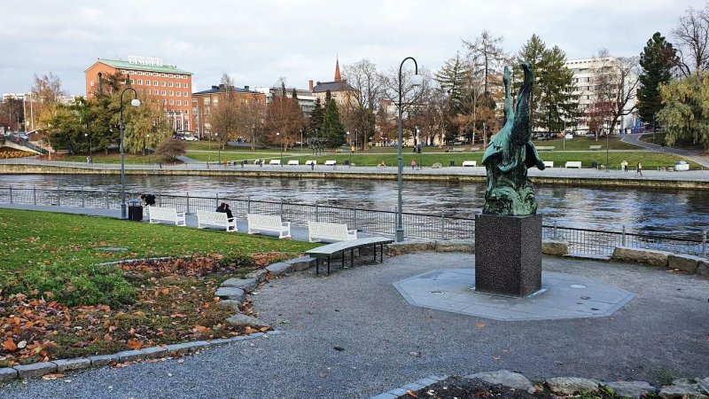 Swans Sculpture