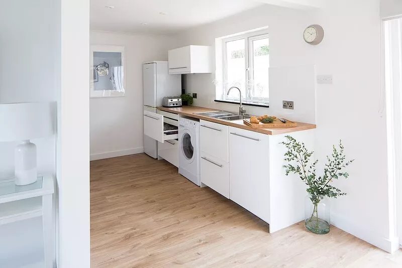 Beachstyle tasteful detached home between Croyde beach and village with sea view