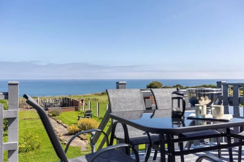 Coastal Retreat with Seaview's - Ammonite Cottage ( DOG FREE)