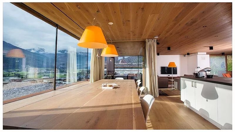 Large luxury chalet: on the skip & toboggan run and the Smaragdbahn (gondola).