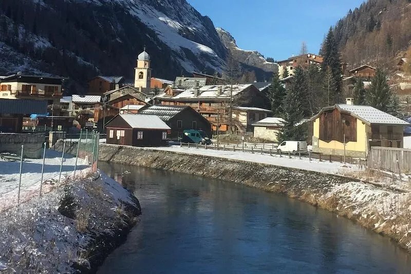 Large 3 Bed Self Catering Apartment with mountain views