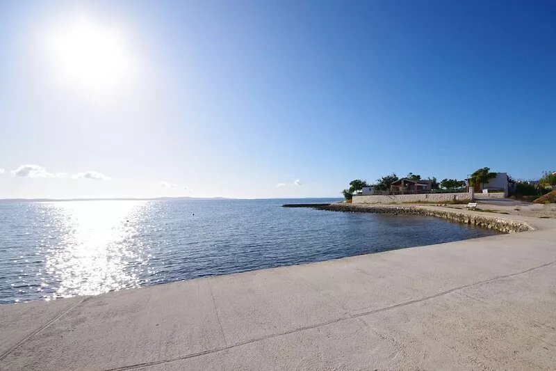 Apartment 80 sqm directly on the sea with heated salt pool and motor boat 115 hp