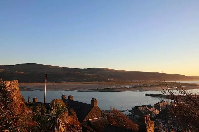 THE INGLE, romantic, character holiday cottage in Barmouth