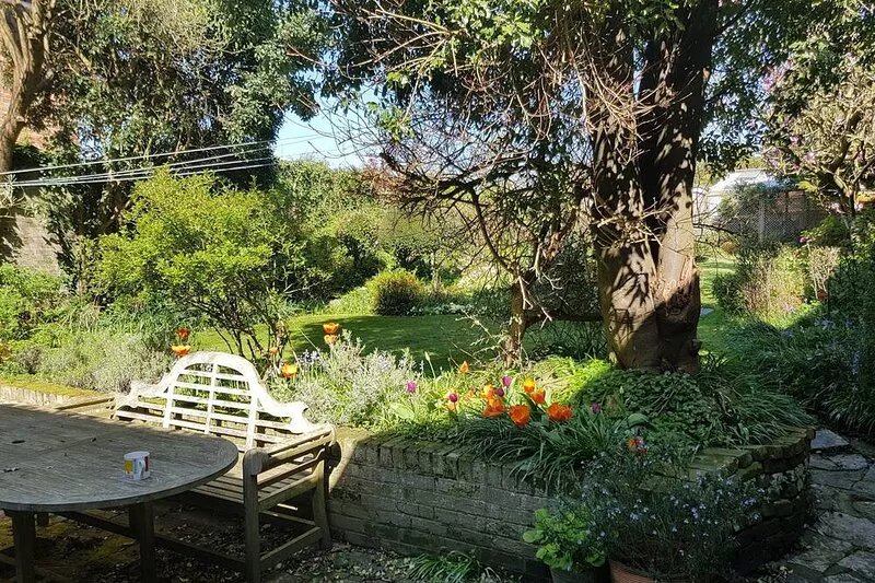 Beautiful large Georgian house with a big garden. Perfect for a family or two!