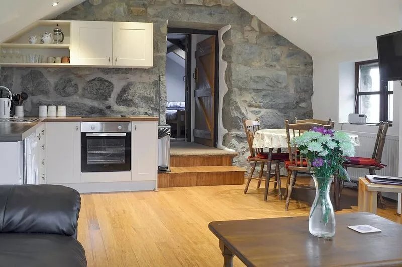 2 bedroom accommodation in near Criccieth