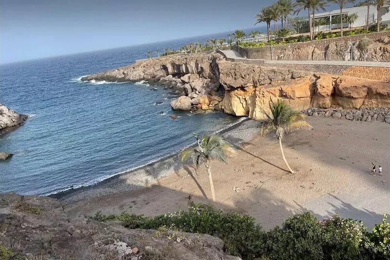 Spacious apartment with modern design / ocean view / beach at 300m / wide