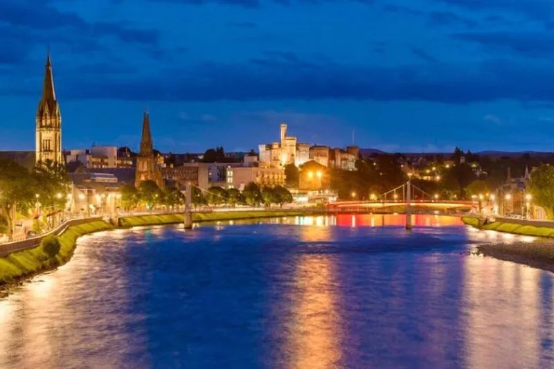 Spacious Riverside 2BR Apartment - City Centre