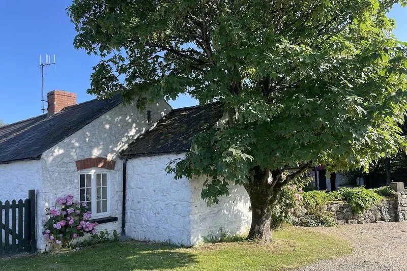 Traditional Irish Stone Barn Cottage in Beautiful and Tranquil Countryside