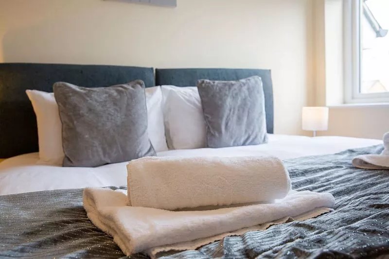 Deluxe 2 bedroom Penthouse City View Private Bath
