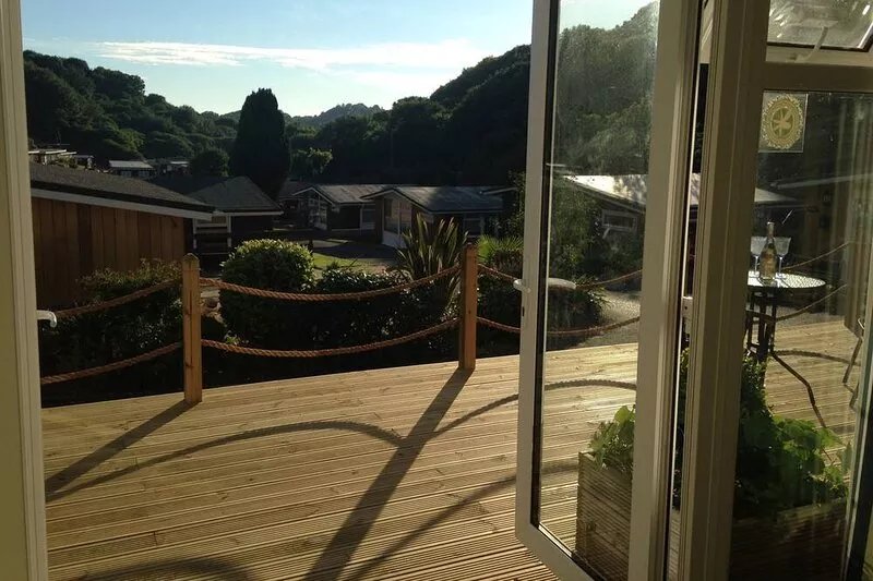 Quiet chalet, near the beach with park view