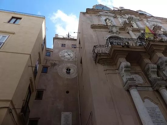 Porta Oscura e Torre Dell'Orologio