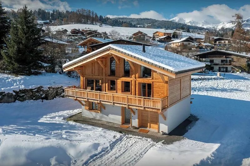 Chalet Alpayak - enjoy a mountain holiday for 8 with hot tub - OVO Network