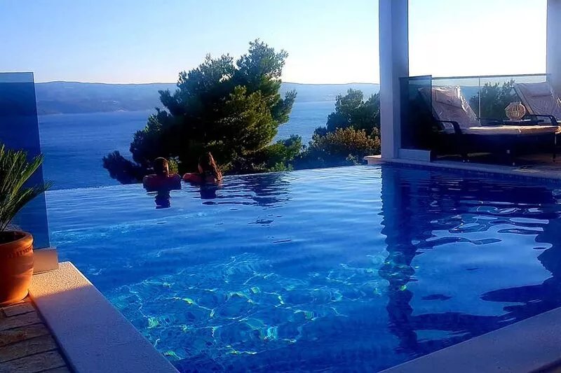 *** Villa Lucic Omis *** for 1-10 people with a wonderful sea view