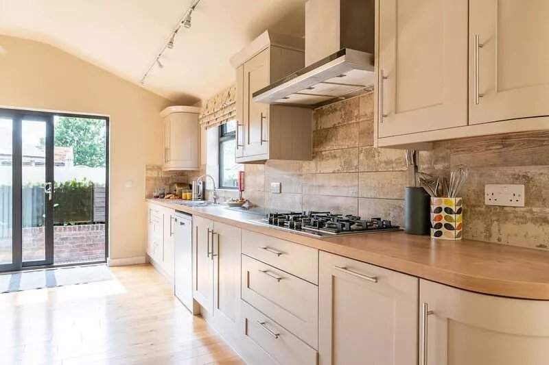 Hillside Lodge - sleeps 4/10  with wood burner and private hot tub