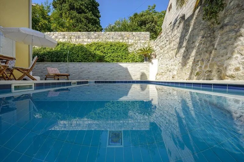 Villa Zlata - apartment for 6+2 near Dubrovnik and just 100 meters from the sea