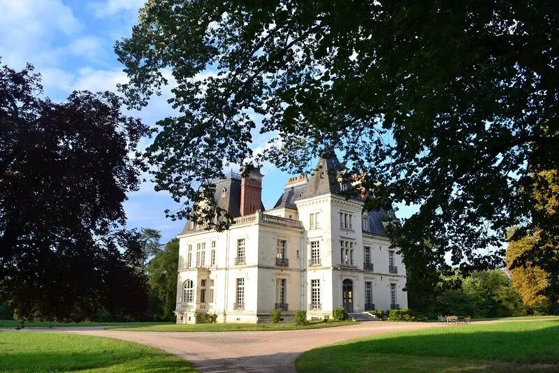 Come and experience the Unique and the Wonderful at the Château du Breuil.