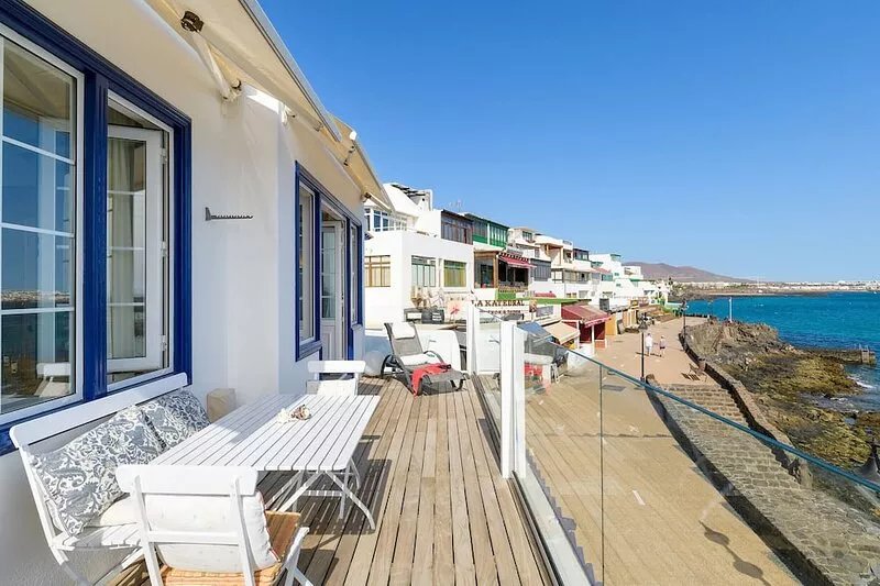 Casa Lola, Sea Front Apartment in Playa Blanca