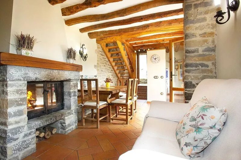 Rural house with fireplace and exclusive patio in the middle of nature. Near
