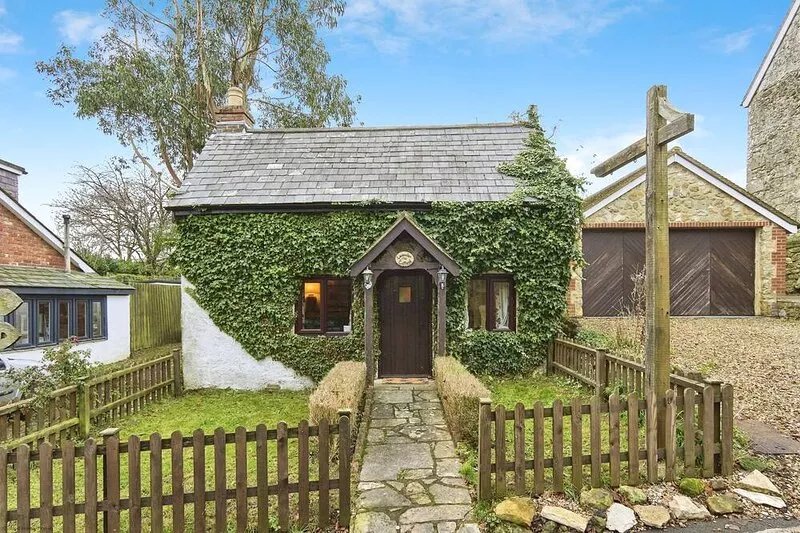 Lavender Cottage -  a cottage that sleeps 5 guests  in 3 bedrooms