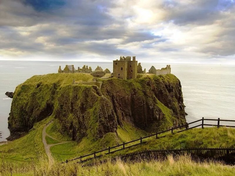 Ideal location on the border between Perthshire and Angus.