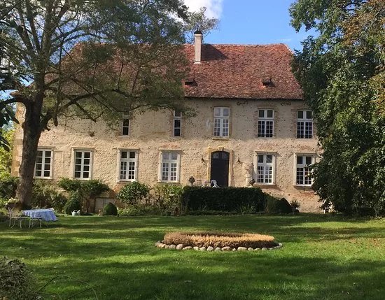 Chateau de Momas