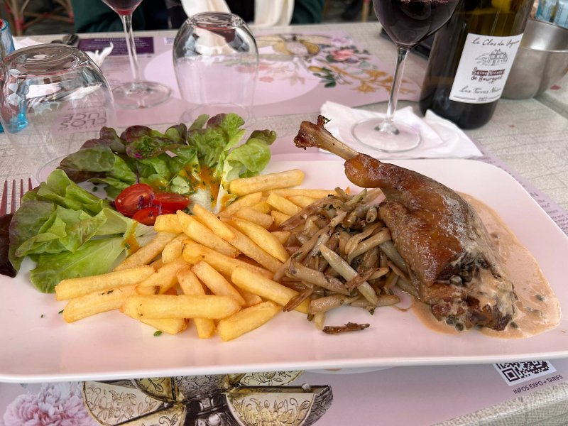 Cafe De La Tour Saint Antoine