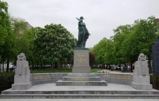 Monument au Pigeon-Soldat