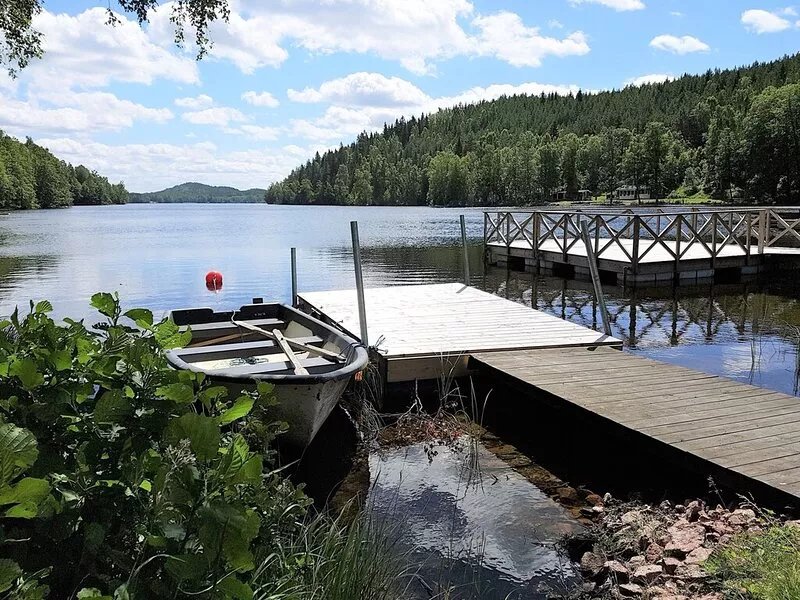 Cottage on lake plot with own dock, boat and sauna