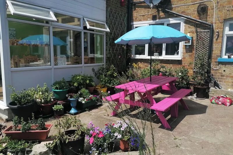 WILDLIFE HAVEN, family friendly, country holiday cottage in Margate
