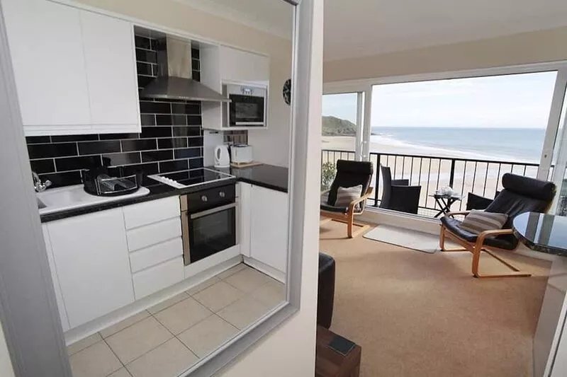 Redcliffe Apartments D
