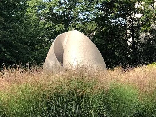 Skulptur "kontinuitat" Von Max Bill