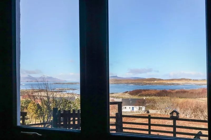 MARYS HOUSE, pet friendly, country holiday cottage in Kilchoan