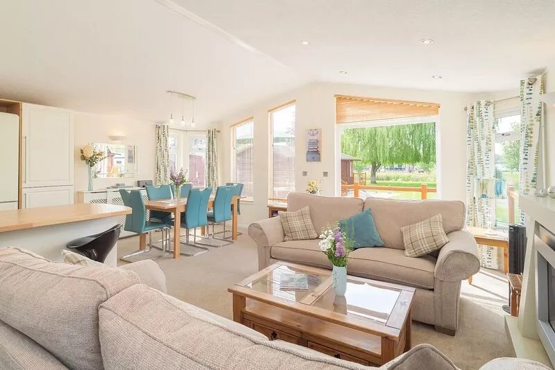 Daisy Lodge - peaceful,  pet friendly luxury lodge in Shakespeare's Stratford