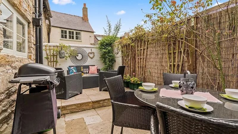 Rose Cottage - sleeps 5 guests  in 3 bedrooms