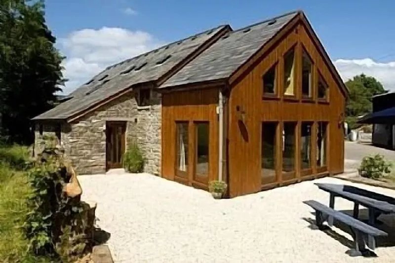 Riverbank Barn Conversion (dated 1770) Offers Luxury Accommodation  15 People
