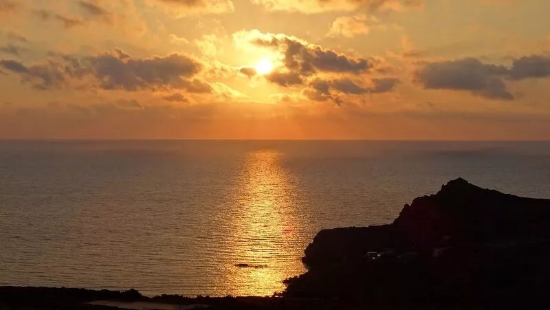 Oasis of peace, fantastic sea views, large heated pool and whirlpool