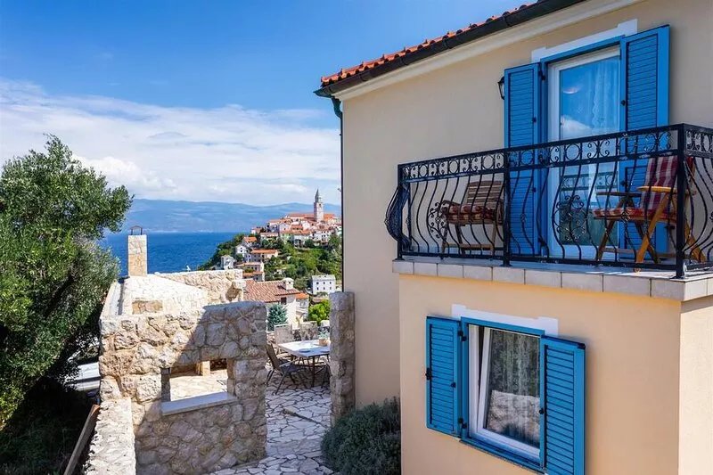 Villa Pinia with panoramic Seaview and heated swimming pool