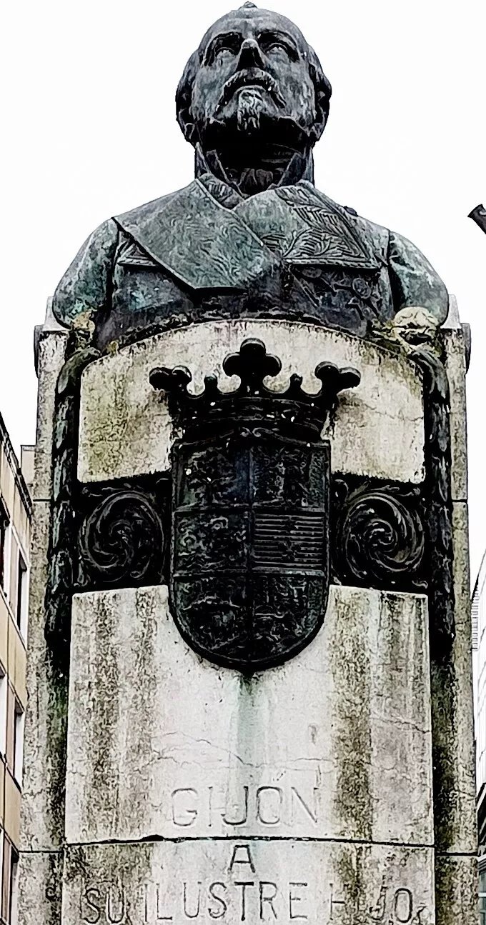 Monumento a Evaristo Fernandez San Miguel