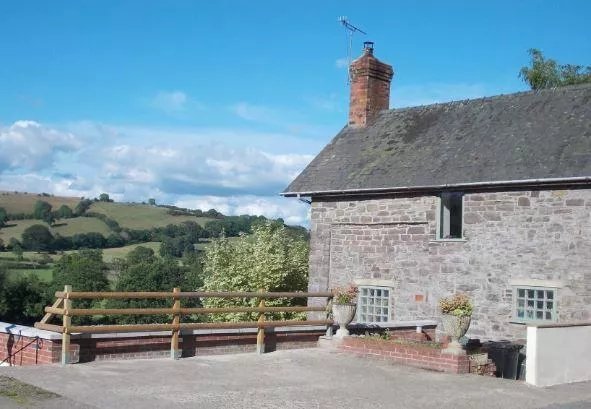 Little Hall Cottage B & B