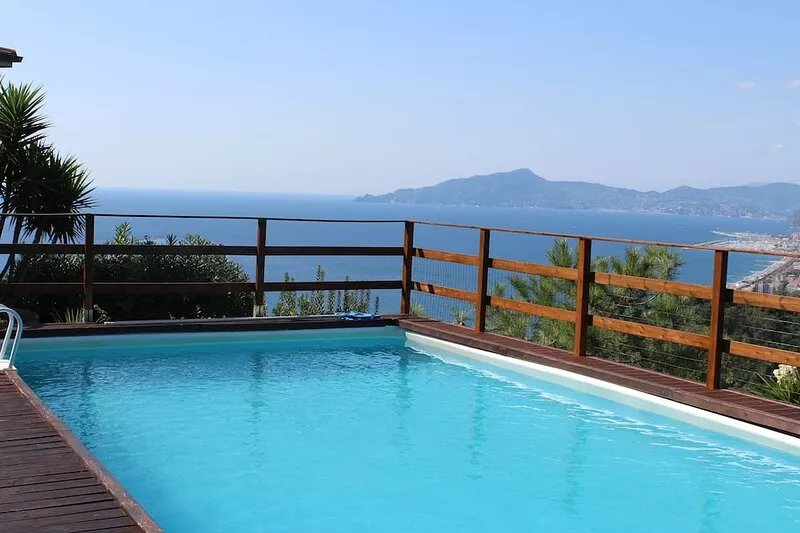 Villa with garden with a splendid view of the Gulf of Tigullio