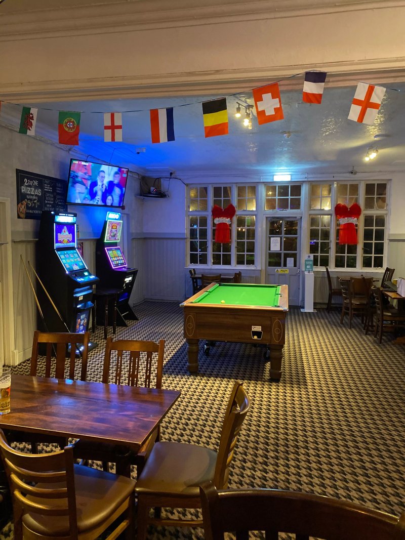 The Oak in Grays