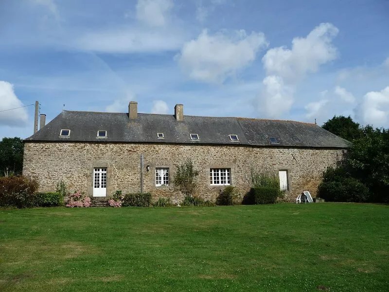 Charming Space and Calm Family House 5 1/2 bedrooms in very large garden