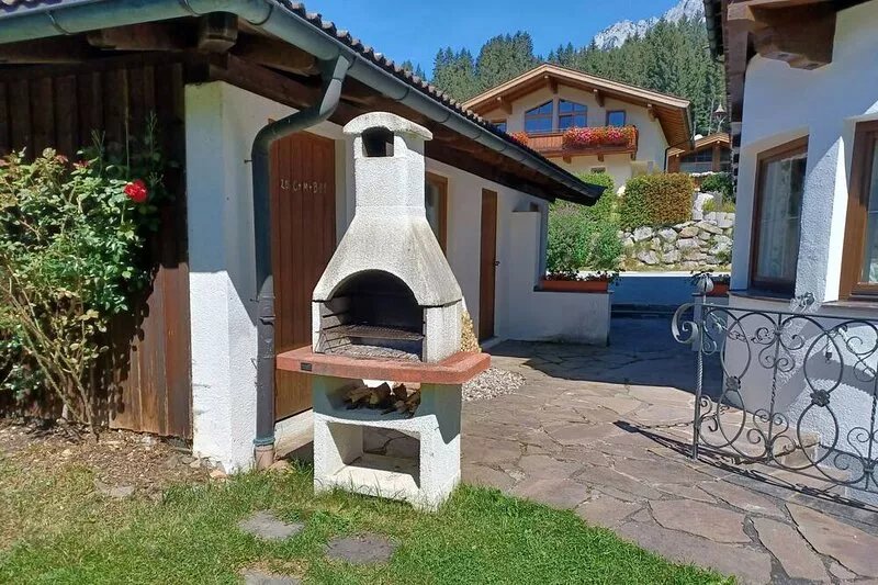Well-equipped vacation apartment with fireplace for 8 (+2) people