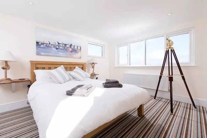 Stunning views, enclosed garden & private off road parking