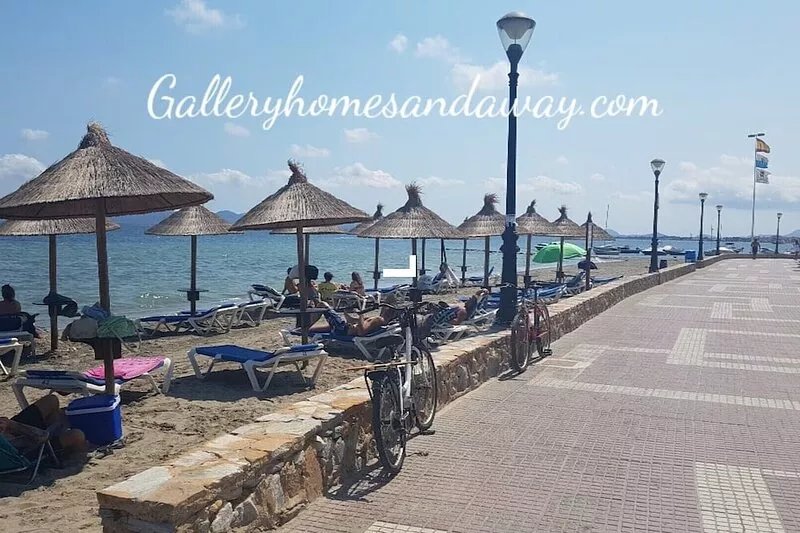 LOU'S PLACE -Albatros - 10 min walk to beach  2 bed  G/floor - air