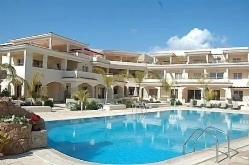 The complex has a sauna and fitness room, health spa, jacuzzis, outdoor pools,