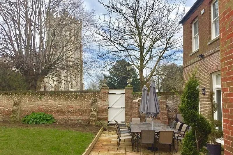 Substantial 6 bed House in Christchurch Dorset